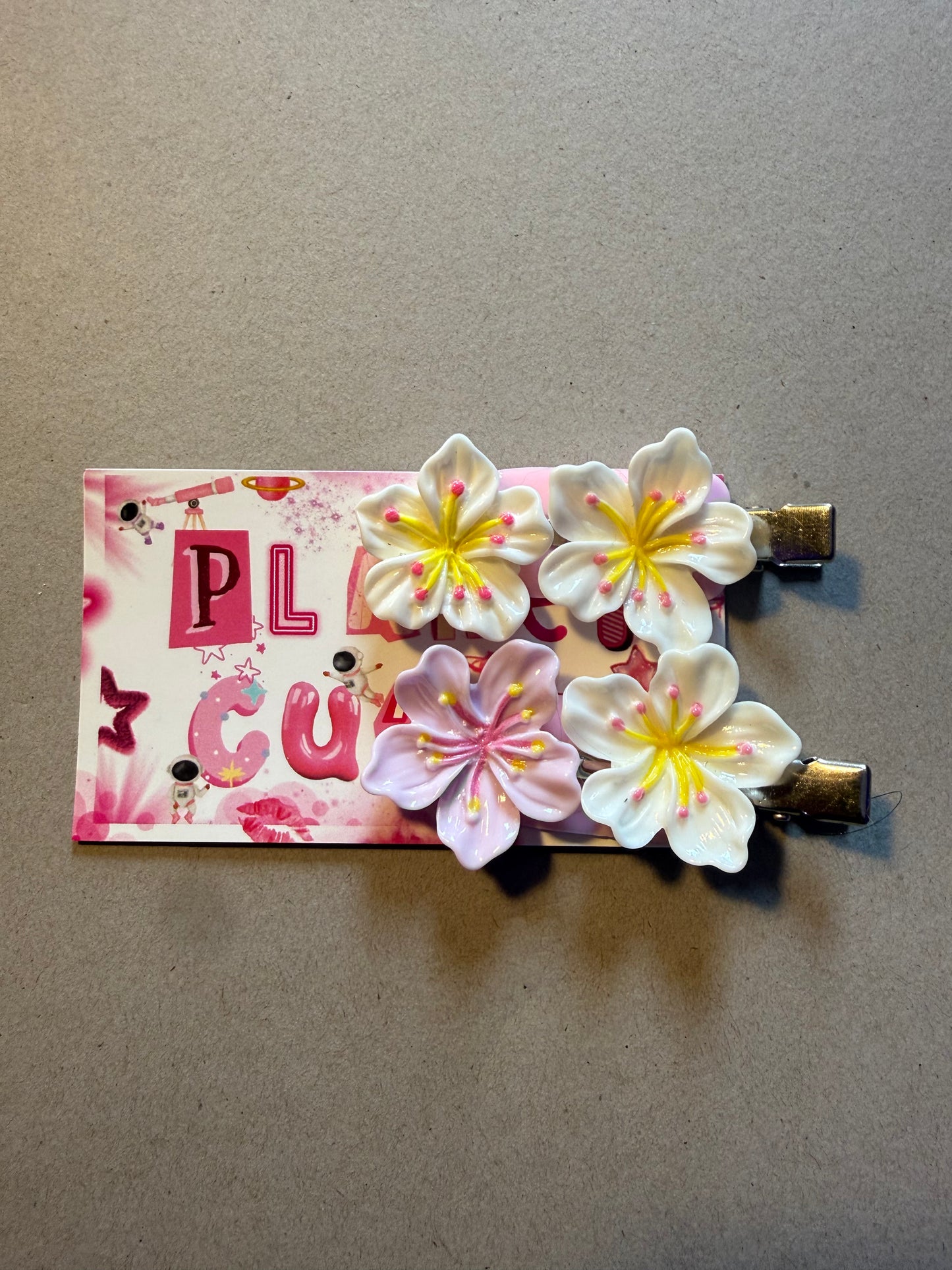 White & Pink Flower Clips